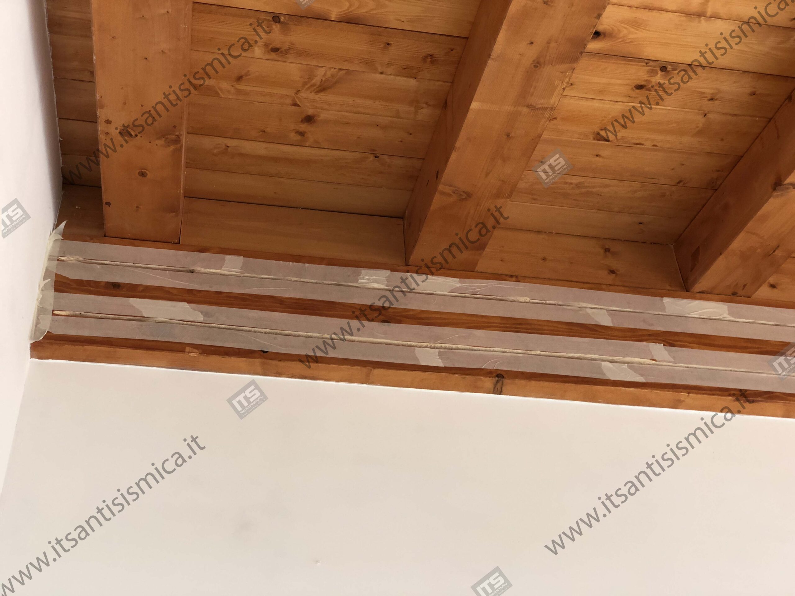 Consolidamento trave in legno a Subiaco — Subiaco (RM) — fotografia di cantiere 4